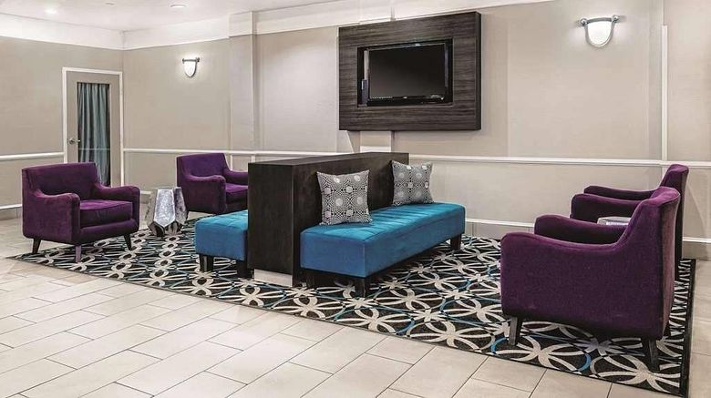 <b>Vista Del Sol Hotel Rosenberg Lobby</b>. Images powered by <a href="https://iceportal.shijigroup.com/" title="IcePortal" target="_blank">IcePortal</a>.