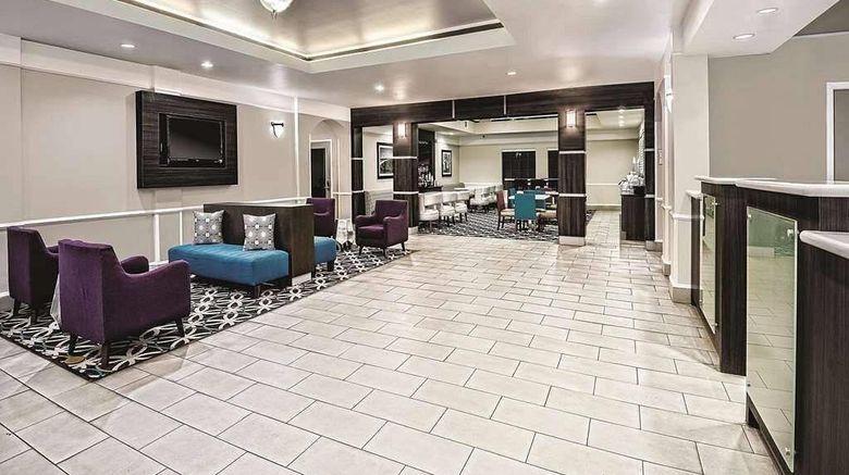 <b>Vista Del Sol Hotel Rosenberg Lobby</b>. Images powered by <a href="https://iceportal.shijigroup.com/" title="IcePortal" target="_blank">IcePortal</a>.