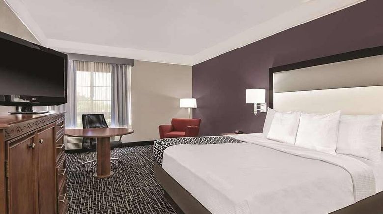 <b>Vista Del Sol Hotel Rosenberg Suite</b>. Images powered by <a href="https://iceportal.shijigroup.com/" title="IcePortal" target="_blank">IcePortal</a>.