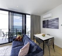 Oaks R Suites Geelong Room