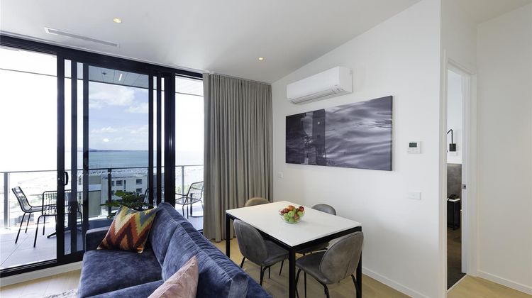 Oaks R Suites Geelong Room