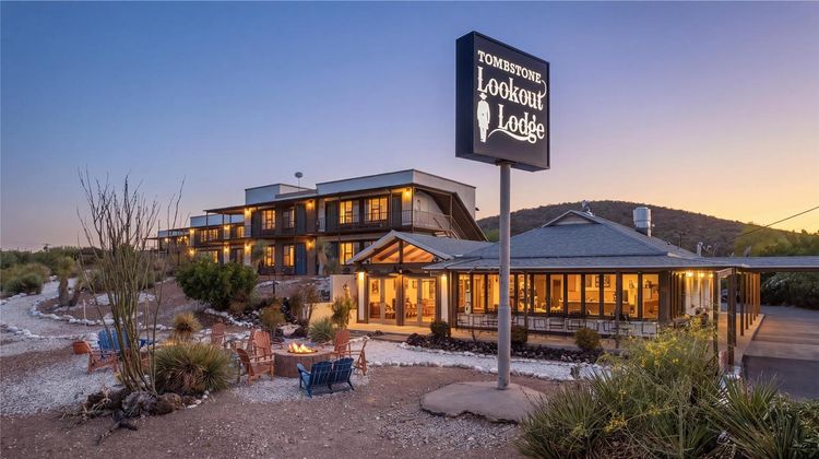 Tombstone Lookout Lodge Exterior
