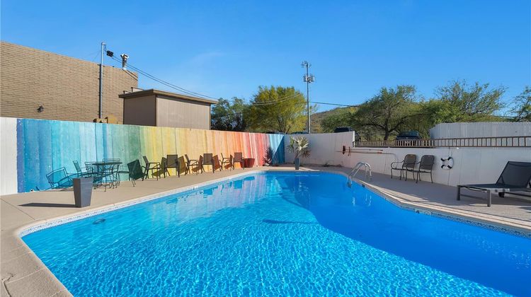 Tombstone Lookout Lodge Pool