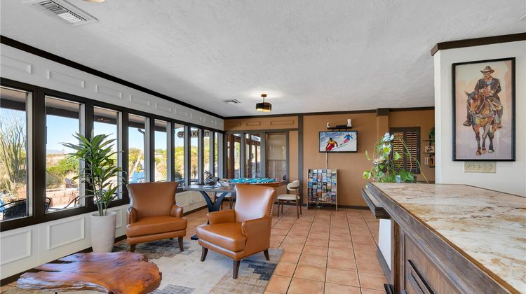 Tombstone Lookout Lodge Lobby