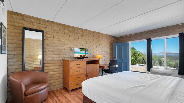 Tombstone Lookout Lodge Room
