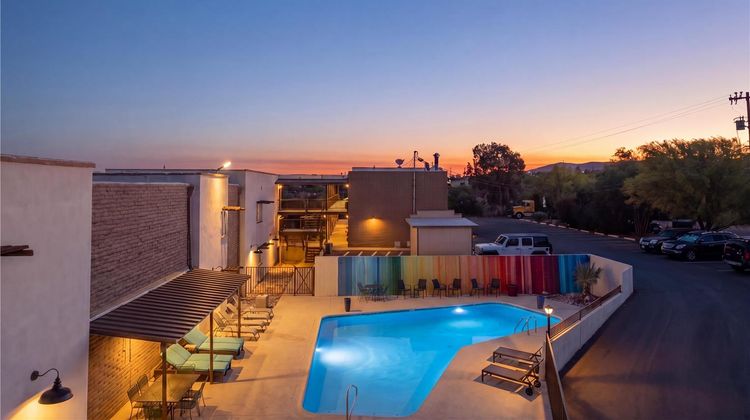 Tombstone Lookout Lodge Pool