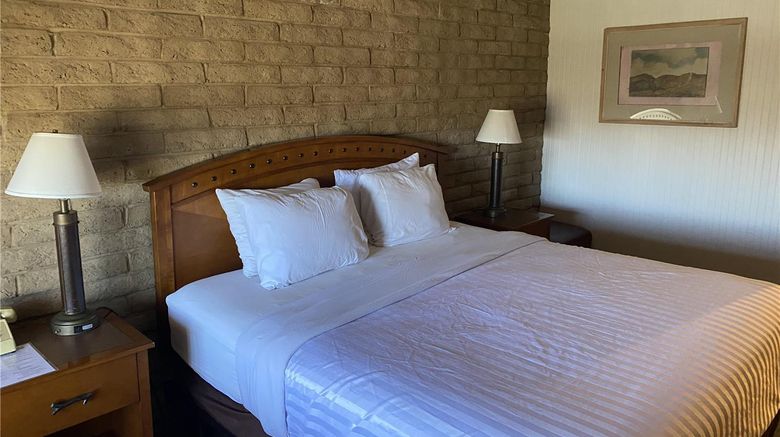 <b>Tombstone Lookout Lodge Room</b>. Images powered by <a href="https://iceportal.shijigroup.com/" title="IcePortal" target="_blank">IcePortal</a>.