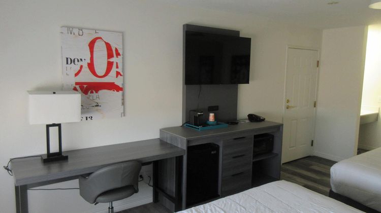 Quality Inn Carlin Room