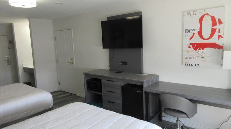 Quality Inn Carlin Room