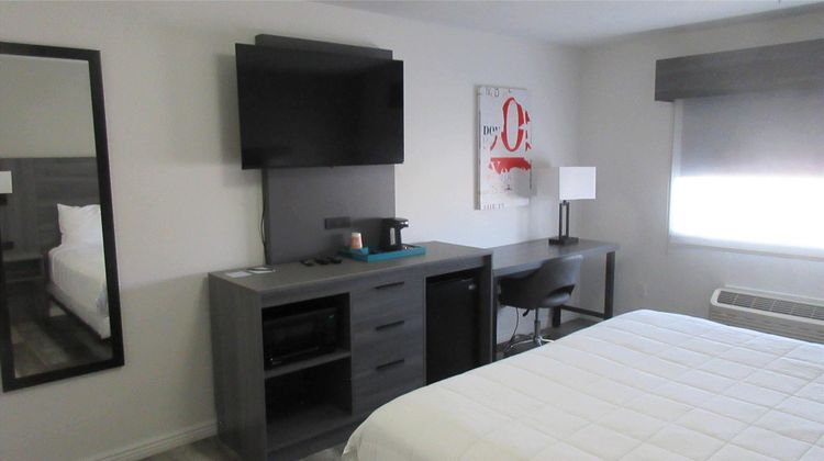 Quality Inn Carlin Room