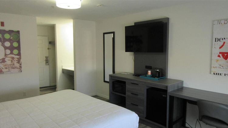 Quality Inn Carlin Room