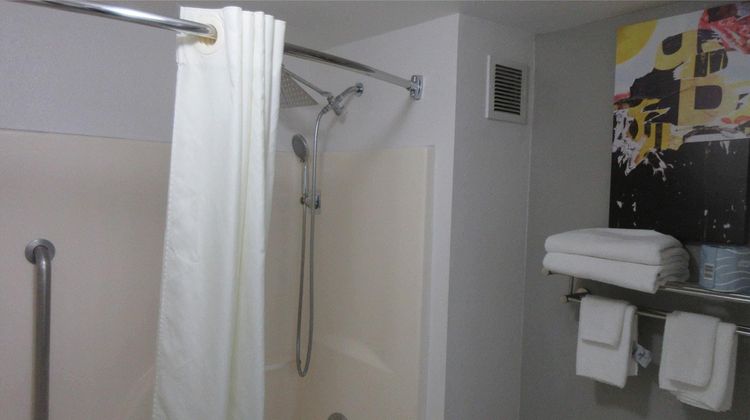 Quality Inn Carlin Room