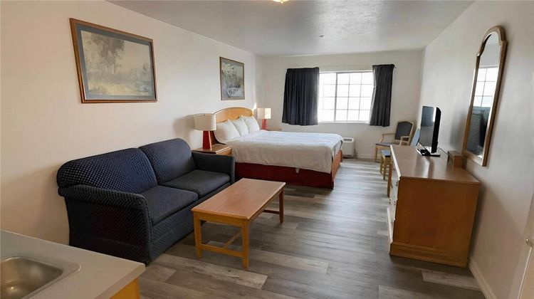 Quality Inn Carlin Suite