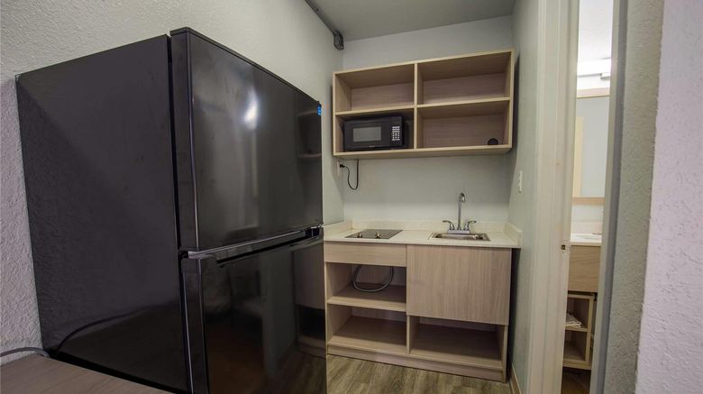 <b>Suburban Studios South Bend Room</b>. Images powered by <a href="https://iceportal.shijigroup.com/" title="IcePortal" target="_blank">IcePortal</a>.