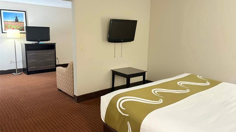 AmericInn by Wyndham Holland Room