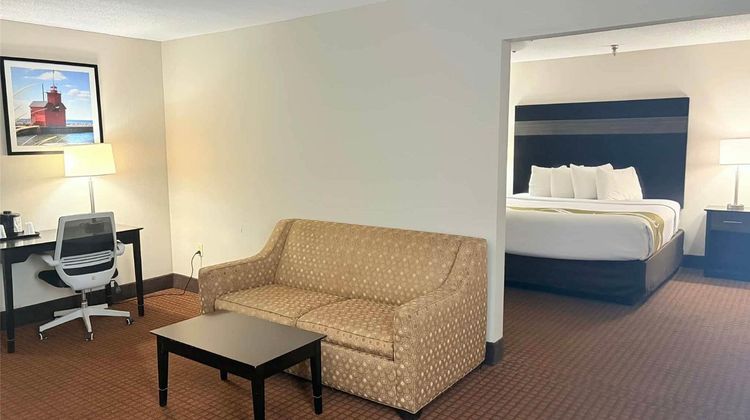 AmericInn by Wyndham Holland Room
