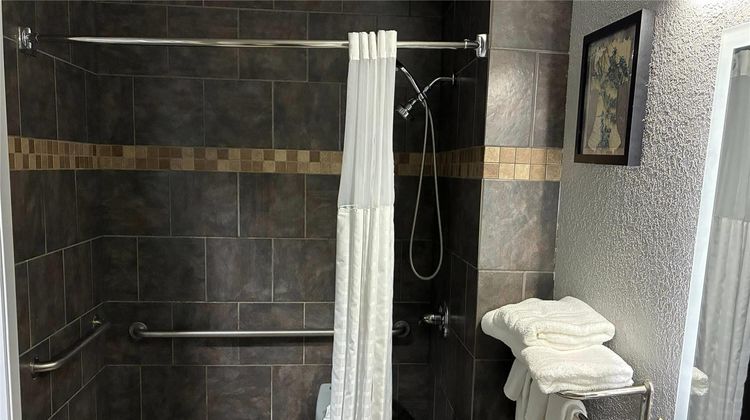 AmericInn by Wyndham Holland Room