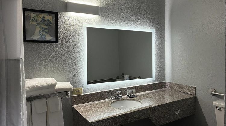 AmericInn by Wyndham Holland Room