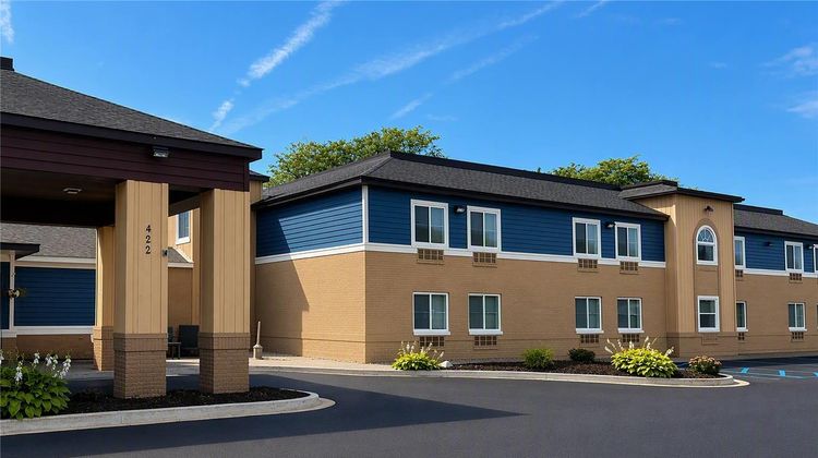 AmericInn by Wyndham Holland Exterior