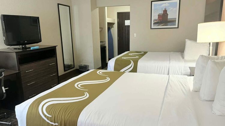 AmericInn by Wyndham Holland Room