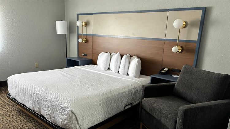 AmericInn by Wyndham Holland Room