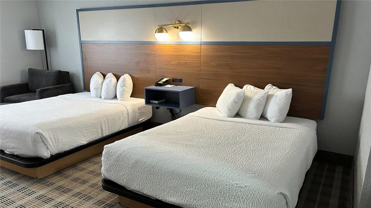 AmericInn by Wyndham Holland Room