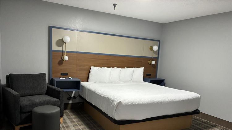 AmericInn by Wyndham Holland Room