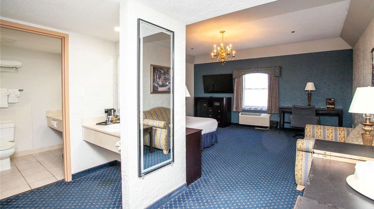 The Chateau Hotel & Conference Center Suite