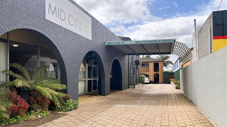 Colac Mid City Motel & Suites Exterior