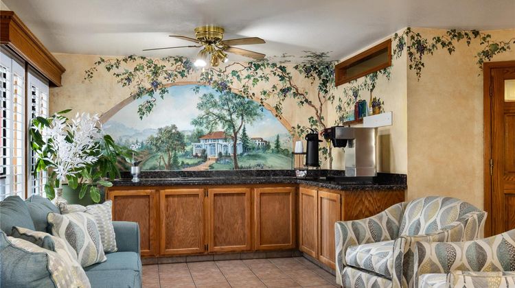Red Lion Inn & Suites Lemoore Lobby