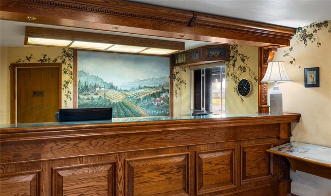 Red Lion Inn & Suites Lemoore Lobby