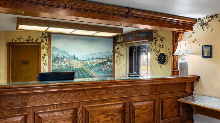 Red Lion Inn & Suites Lemoore Lobby