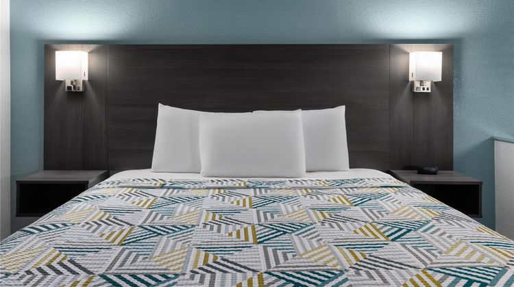 Red Lion Inn & Suites Lemoore Room