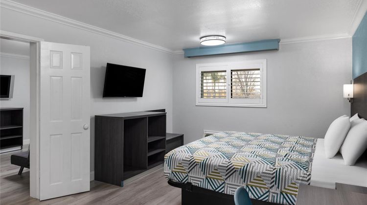 Red Lion Inn & Suites Lemoore Room
