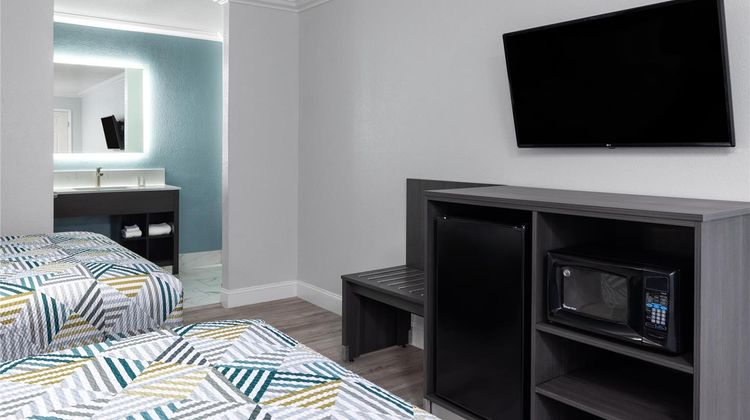 Red Lion Inn & Suites Lemoore Room