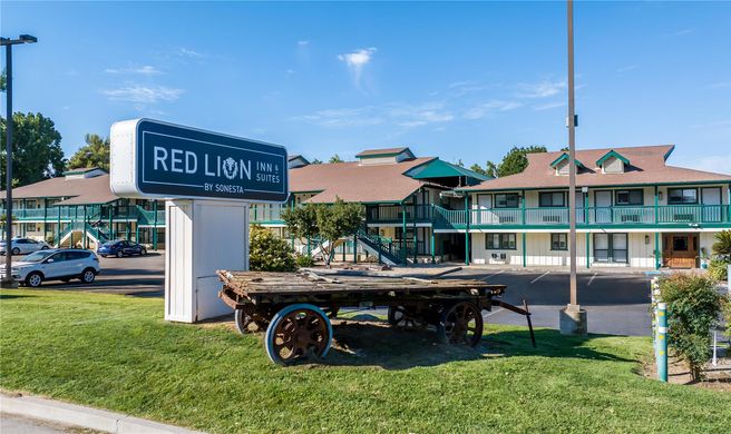 Red Lion Inn & Suites Lemoore Exterior