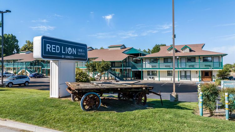 Red Lion Inn & Suites Lemoore Exterior