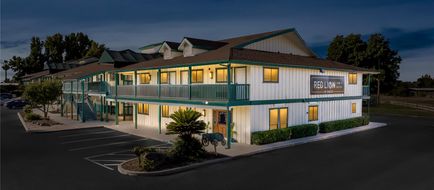 Red Lion Inn & Suites Lemoore Exterior