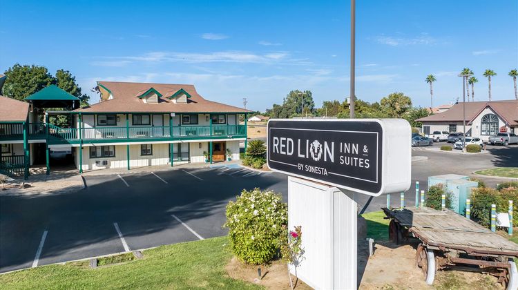 Red Lion Inn & Suites Lemoore Exterior