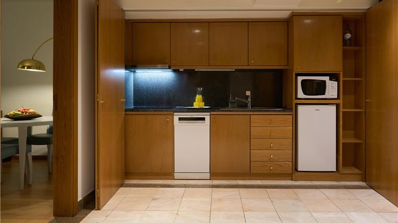 <b>Altis Suites Suite</b>. Images powered by <a href="https://iceportal.shijigroup.com/" title="IcePortal" target="_blank">IcePortal</a>.