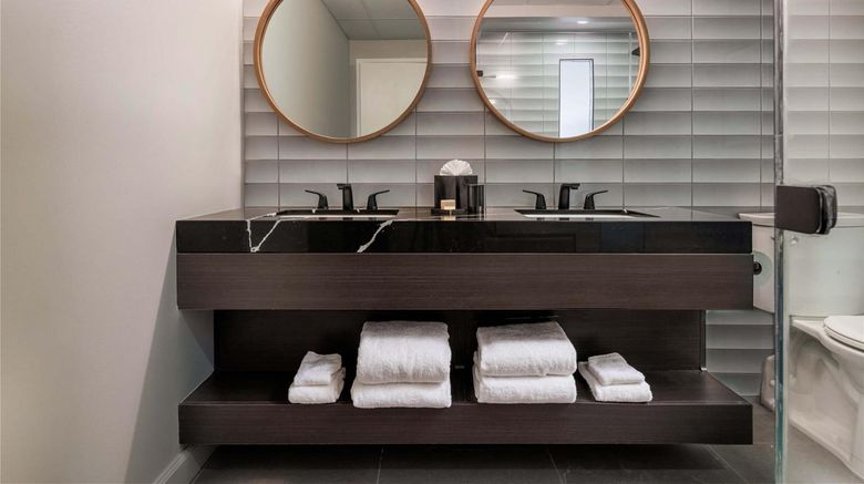 <b>Hotel Deco Room</b>. Images powered by <a href="https://iceportal.shijigroup.com/" title="IcePortal" target="_blank">IcePortal</a>.