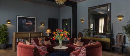 Hotel Daphne Lobby