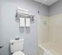 Quality Inn Neosho Room