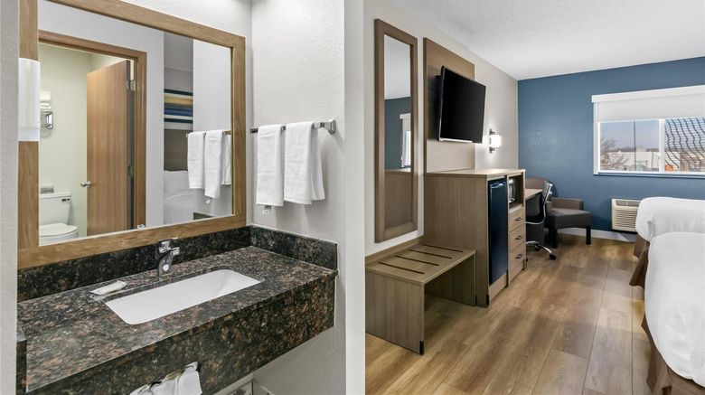 <b>Quality Inn Neosho Room</b>. Images powered by <a href="https://iceportal.shijigroup.com/" title="IcePortal" target="_blank">IcePortal</a>.