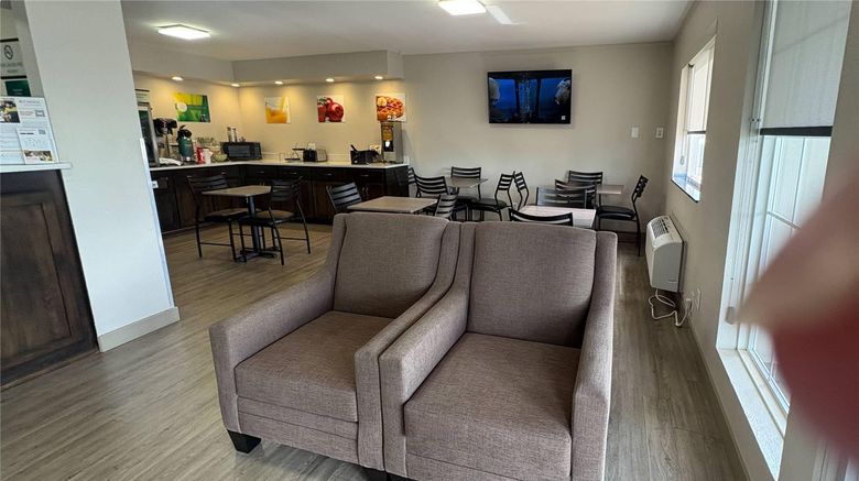 <b>Quality Inn Neosho Lobby</b>. Images powered by <a href="https://iceportal.shijigroup.com/" title="IcePortal" target="_blank">IcePortal</a>.