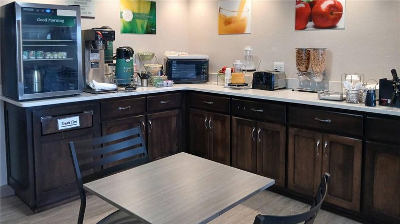 <b>Quality Inn Neosho Restaurant</b>. Images powered by <a href="https://iceportal.shijigroup.com/" title="IcePortal" target="_blank">IcePortal</a>.