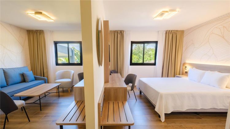 Coral Costa Caribe Resort, Spa, Casino Suite