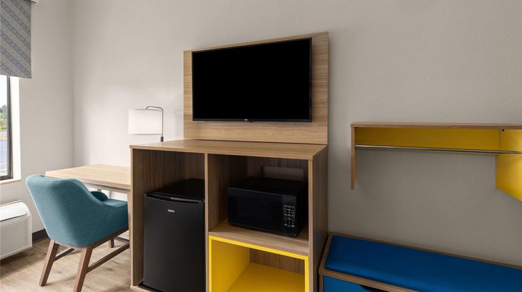 Days Inn by Wyndham McDonough Hotel Room