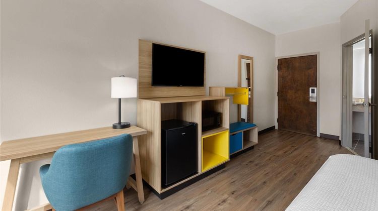 Days Inn by Wyndham McDonough Hotel Room