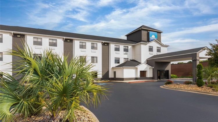 Days Inn by Wyndham McDonough Hotel Exterior